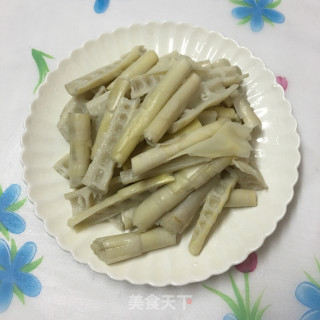 春笋炒肉片的做法步骤：1