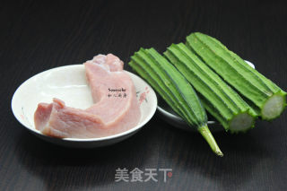 丝瓜肉片汤的做法步骤：1