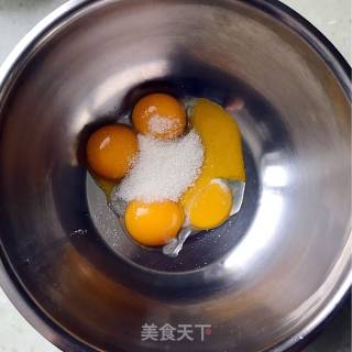 黑芝麻小蛋糕的做法步骤：1