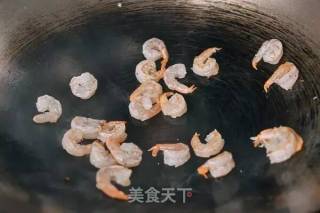 鲜虾蛋炒饭的做法步骤：2