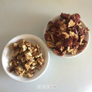 红枣木耳核桃羹的做法步骤：2