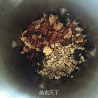 红枣木耳核桃羹的做法步骤：5