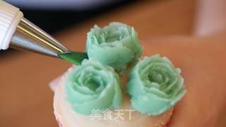 西屋特约之豆沙裱花海绵杯子蛋糕的做法步骤：9