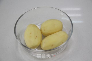 街边畅销的小零食——狼牙土豆的做法步骤：1