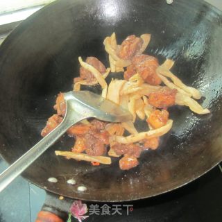 干萝卜条烧肉丁的做法步骤：7