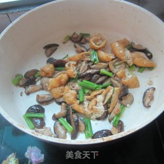 油豆腐烧香菇的做法步骤：8