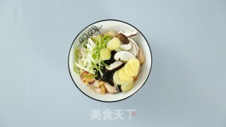 西屋特约之香菇蒸鸡的做法步骤：2