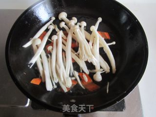 荷兰豆海鲜菇炒鸡蛋的做法步骤：6