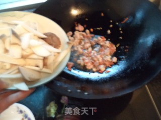 杏鲍菇炒肉的做法步骤：5