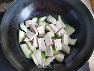 丝瓜炖豆腐的做法步骤：4