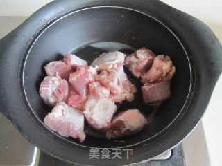 香菇豆腐泡烧排骨的做法步骤：2