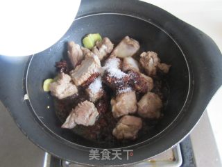 香菇豆腐泡烧排骨的做法步骤：5