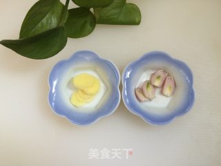 香菇玉米排骨汤的做法步骤：5