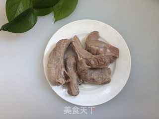 香菇玉米排骨汤的做法步骤：7