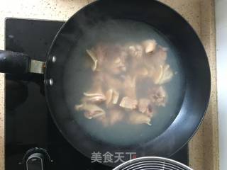 小蘑菇炖鸡腿的做法步骤：4