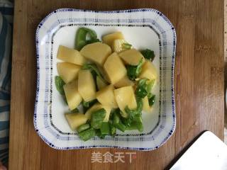 小蘑菇炖鸡腿的做法步骤：5