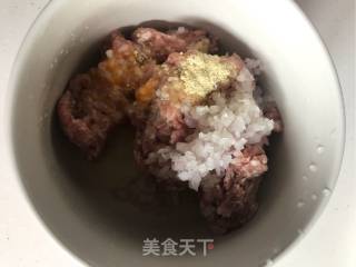 豆皮肉卷满满的营养的做法步骤：1