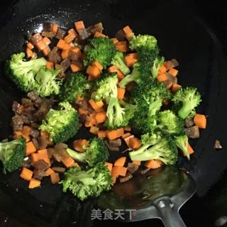 三色蛋炒饭的做法步骤：3