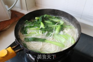 【我家的早餐】芽菜肉丝面的做法步骤：11