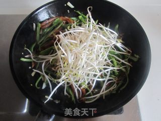 青椒豆芽炒千叶豆腐丝的做法步骤：6