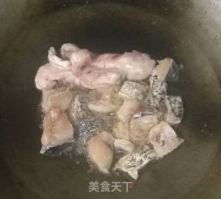 萝卜丝烧鱼块的做法步骤：4