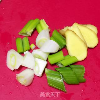 五花肉炖豆角的做法步骤：3