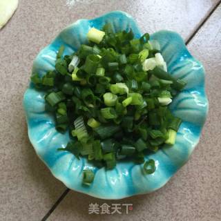 葱香花卷的做法步骤：4