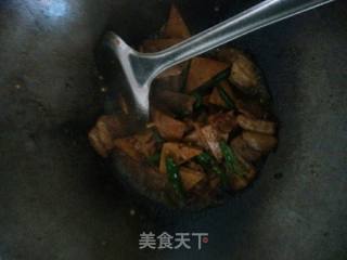 香干炒五花肉的做法步骤：7