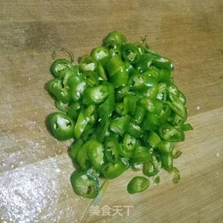 香菜拌辣椒的做法步骤：2