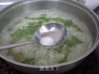 虾皮青萝卜汤的做法步骤：6