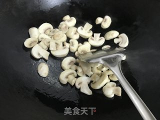 绣花锦蘑菇汤年糕的做法步骤：6