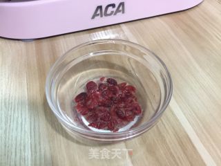 海绵蔓越莓蛋糕杯的做法步骤：2