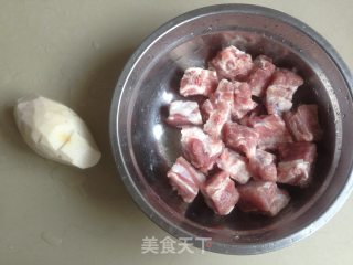 芋头蒸排骨的做法步骤：1