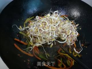 鱼香豆芽的做法步骤：9