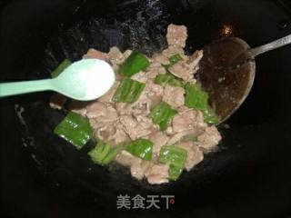 青椒炒牛肉片的做法步骤：6