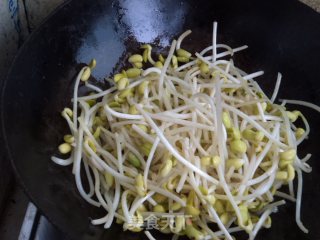 黄豆芽炒胡萝卜的做法步骤：5