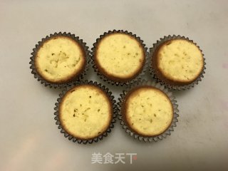 圣诞红纸杯蛋糕的做法步骤：6