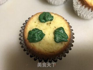 圣诞红纸杯蛋糕的做法步骤：7