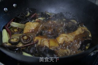 招待客人的美味佳肴——鸡腿炖蘑菇的做法步骤：6