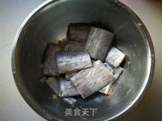 香煎带鱼的做法步骤：2