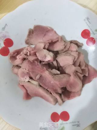 牛肉火锅的做法步骤：1