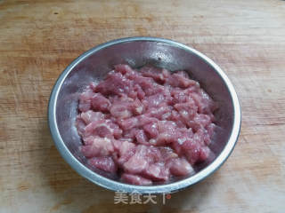 剁椒金针菇蒸肉片的做法步骤：2