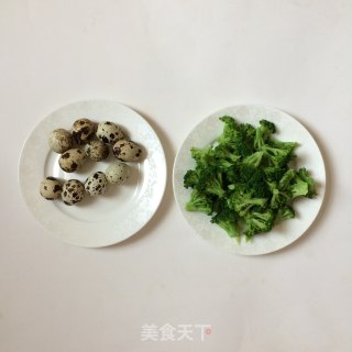 茄汁鹌鹑蛋烧西兰花的做法步骤：1