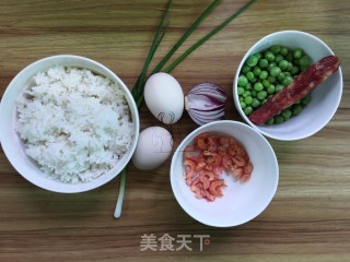 黄金炒饭的做法步骤：1