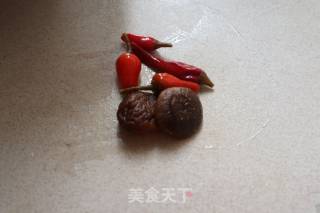 剁椒腐竹蒸腊肉的做法步骤：2