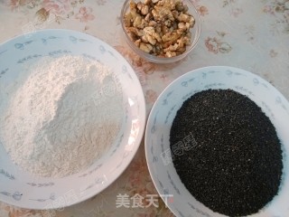 核桃黑芝麻糊的做法步骤：1