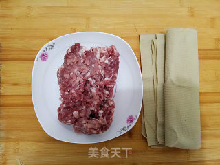 熏豆皮肉卷的做法步骤：1