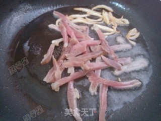 青椒腊肉炒笋干的做法步骤：7