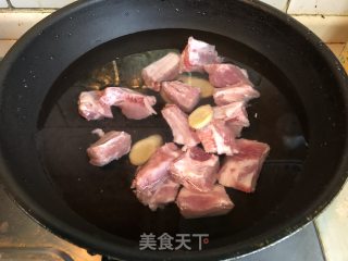 芋头炖排骨的做法步骤：2