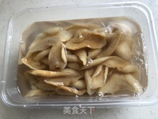 萝卜干炒毛豆籽的做法步骤：2